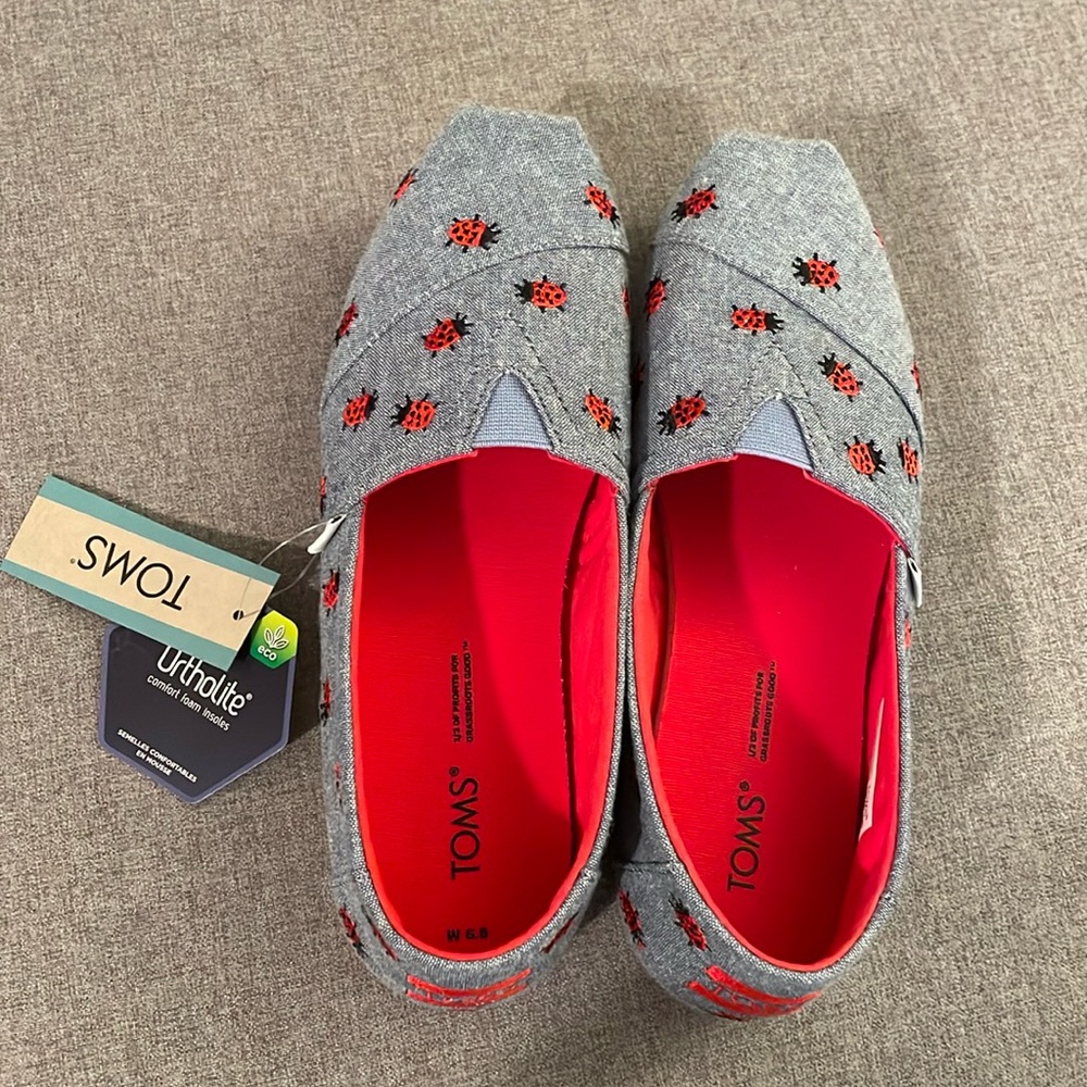 New unworn TOMS women alpargata shoes size 6.5